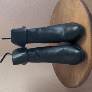 Vintage Flings black leather size 7.